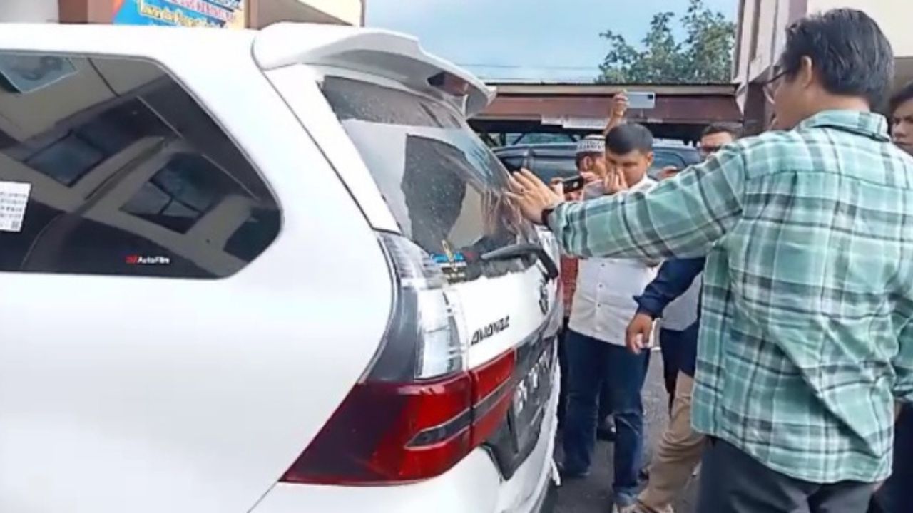 Mobil Kurir Narkoba Diberondong Polisi || Penangkapan Kurir Narkoba Berlangsung Dramatis