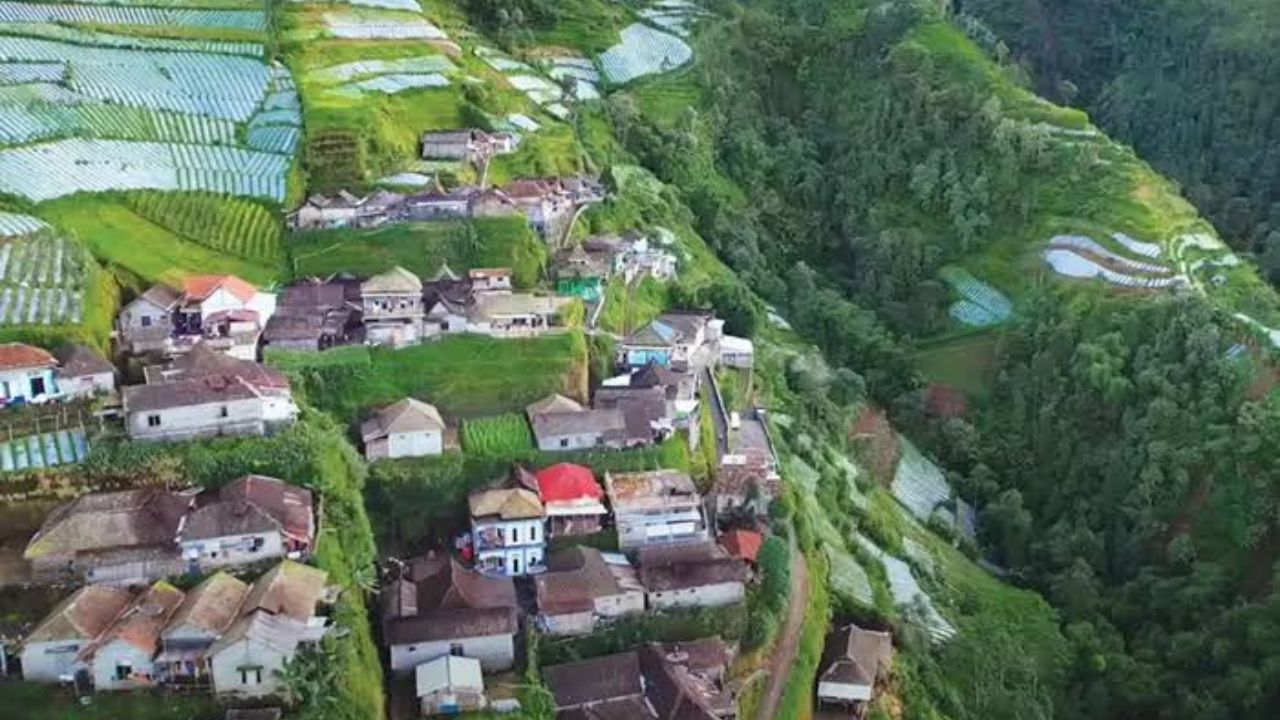 Kehidupan Ekstrim di Pinggir Jurang: Eksplorasi Dusun Tempel, Boyolali