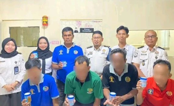 Perkuat Komitmen Bersih Narkoba, Lapas Kelas IIB Empat Lawang Gelar Tes Urine Rutin Pegawai dan Warga Binaan