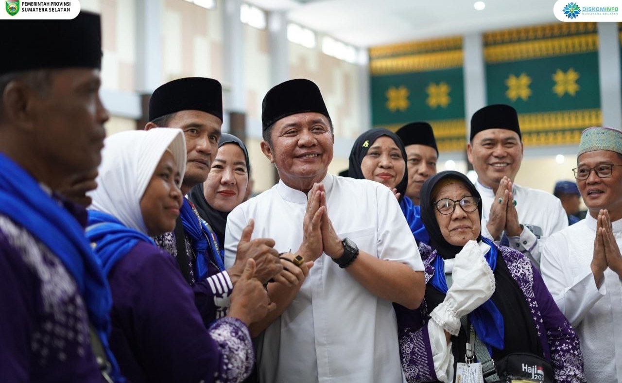 Suasana Haru Warnai Pelepasan Kloter Pertama Jamaah Haji Embarkasi Palembang, Herman Deru: Ini Panggilan Allah