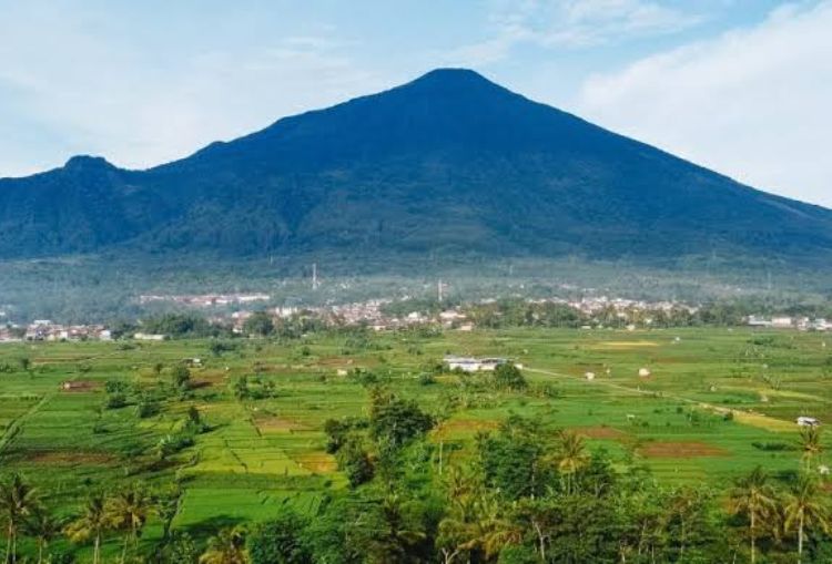 Sejarah Gunung Ciremai dan Asal Usul Desa Linggarjati, Kisah Para Wali Songo