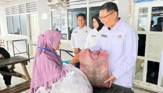 Lapas Kelas IIB Empat Lawang Salurkan Bansos Rutin untuk Warga Sekitar dan Keluarga Warga Binaan