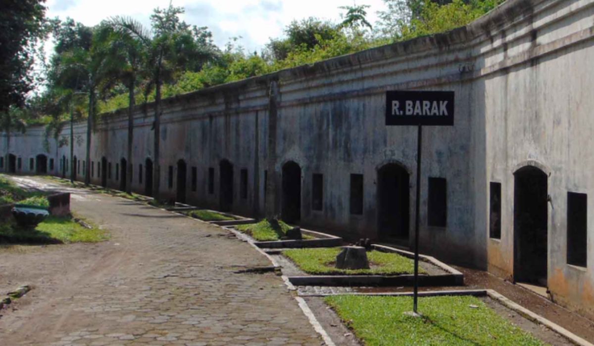 Benteng Pendem Cilacap: Wisata Sejarah dengan Daya Tarik yang Menawan