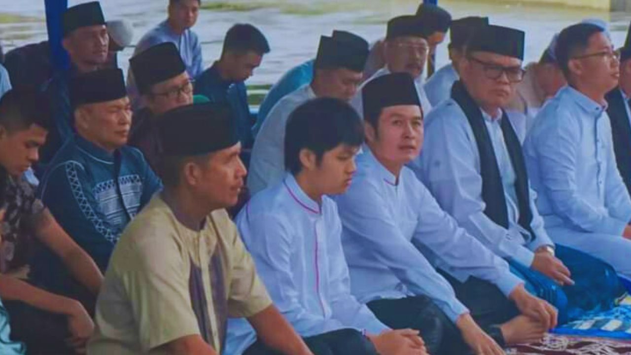 Makin Khusuk, Solat Id di Empat Lawang Sempat Diwarnai Rinai Hujan