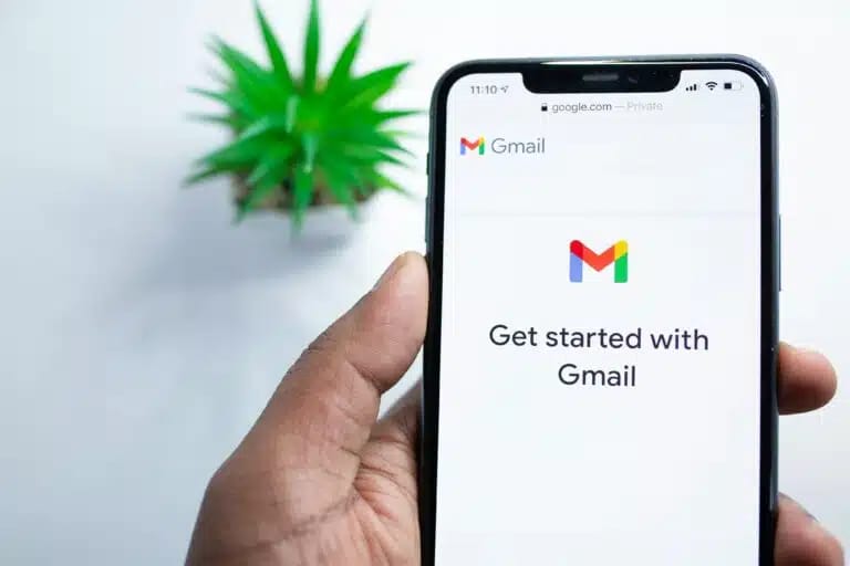 Kepanikan di Kalangan Pengguna Google Akibat Notifikasi ‘Kartu Baru’, Ternyata Hanya Bug