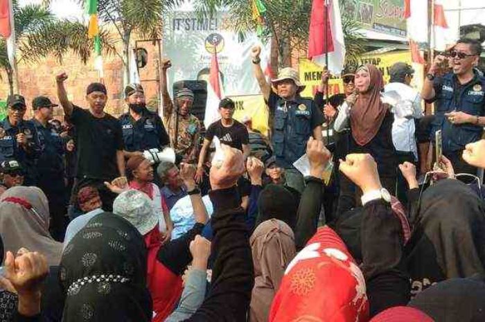 Demo Warga Komplek Sasana Patra: Banyuasin? Mahab Bae!!