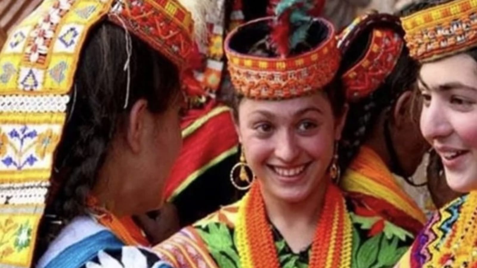 Tradisi Aneh Suku Kalash Pakistan: Lulus Isolasi, Pria dan Wanita Bebas Cari Pasangan