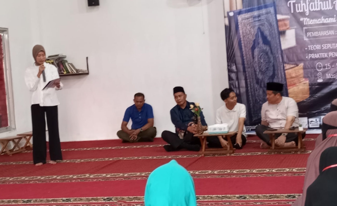 Wakil Bupati Lahat Bangun Halaman Masjid dengan Dana Pribadi