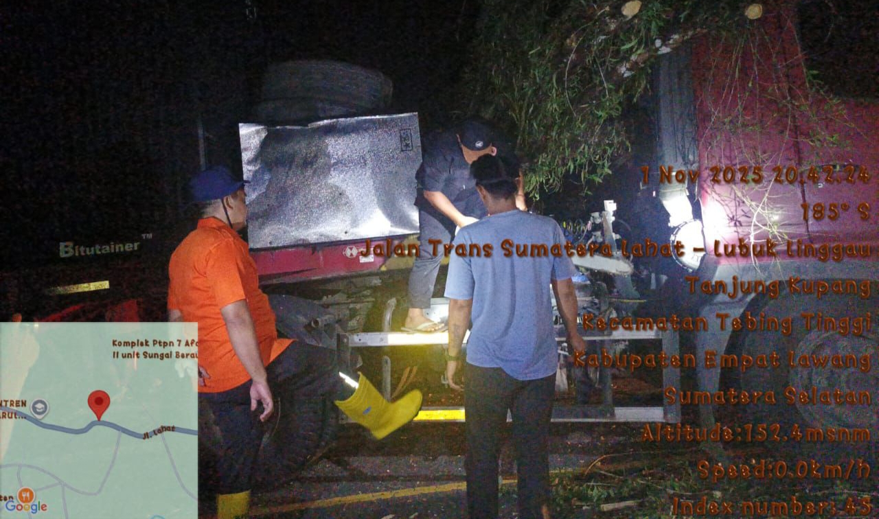 Truk Kontainer Tertimpa Pohon, BPBD Empat Lawang Lakukan Evakuasi Selama Dua Jam