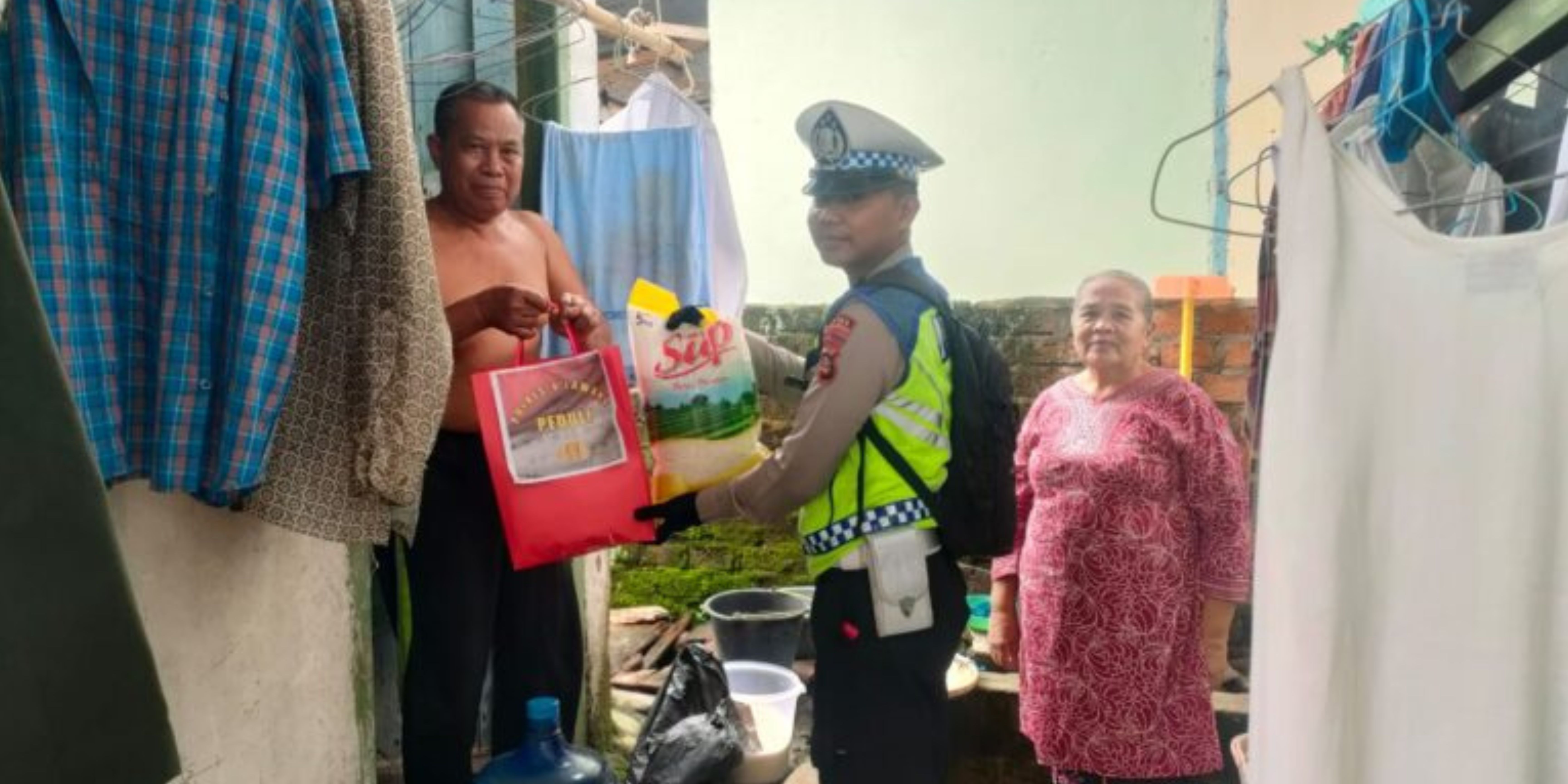 Satlantas Polres Empat Lawang Gelar Bakti Sosial