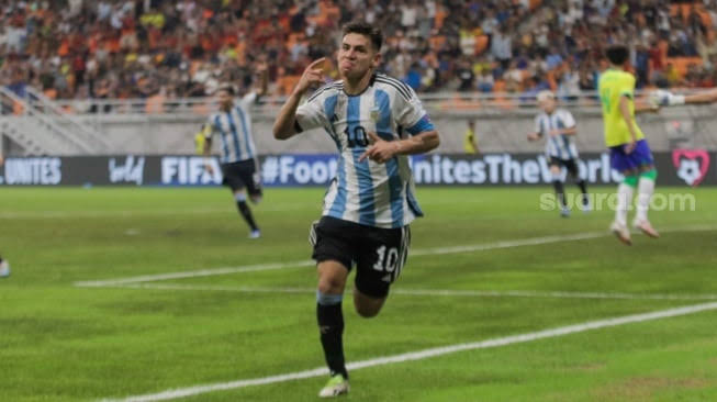 Claudio Echeverri Disebut Next Messi