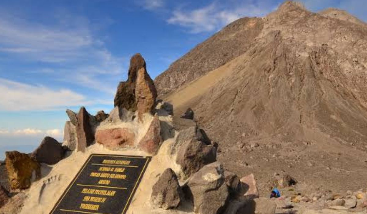Misteri Gunung Merapi, Eksplorasi 9 Tokoh Terkenal Kerajaan Ghaib Gunung Merapi, Salah Satunya Eyang Merapi!
