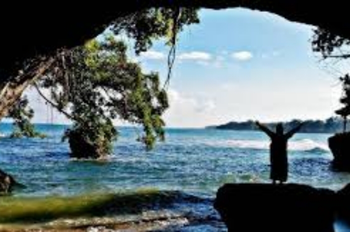 Gerbang Dunia Lain, Misteri Pantai Karang Bolong dalam Sejarah Kesultanan Banten