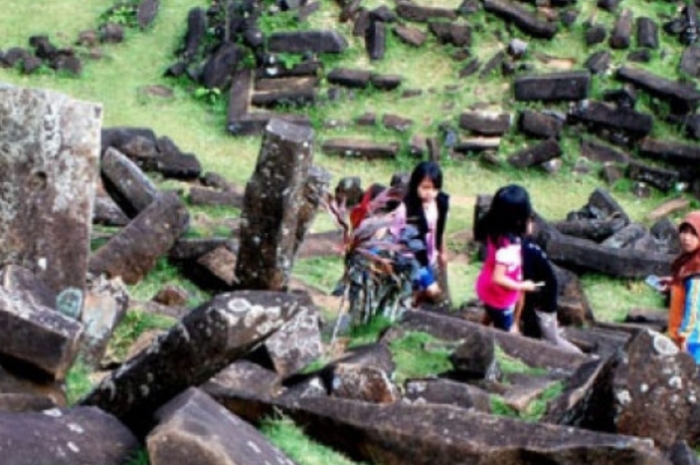 Situs Gunung Padang, Kebudayaan Megalitikum, Dibangun Zaman Nabi Ibrahim, 20 KM dari Kecamatan Warung Kondang