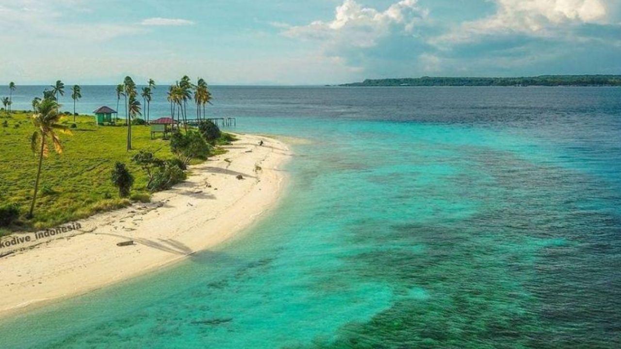 Pulau Liwutonkidi: Surga Tropis Destinasi Wisata Pantai Indonesia