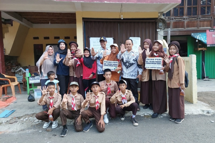 SMPN 1 Talang Padang Lakukan Aksi Penggalangan Dana Korban Kebakaran di Talang Padang