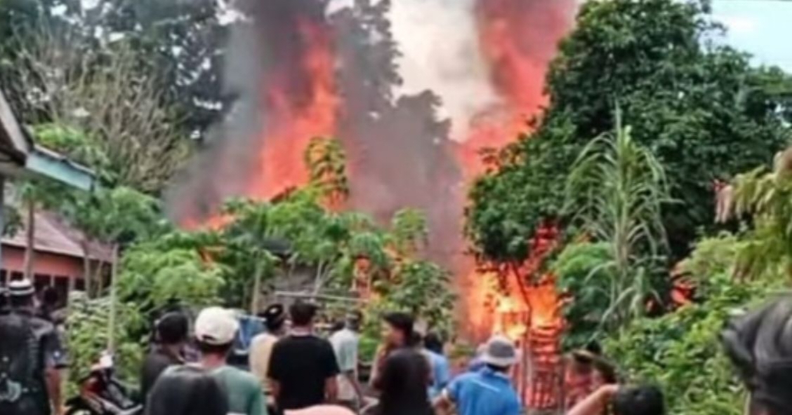Kebakaran Hebat di Empat Lawang, Dua Rumah Hangus, Kerugian Capai Rp800 Juta