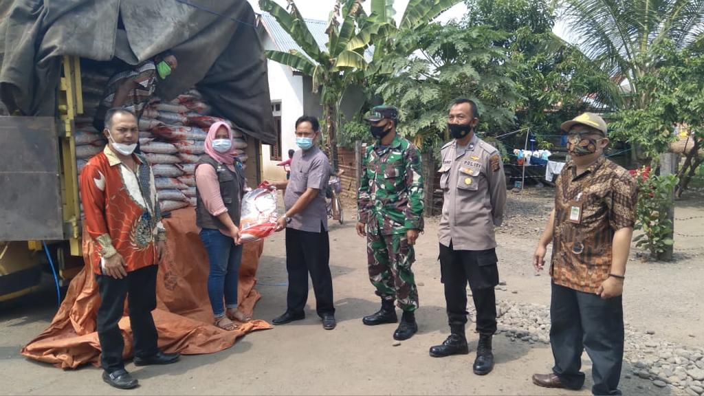 Bantuan Beras 1.200 Kg untuk PKH dan BST Tanjung Makmur  Mulai Didistribusikan