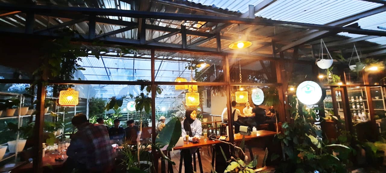 Tropis Cafe, Sajikan Nuansa Nan Hijau dan Nyaman