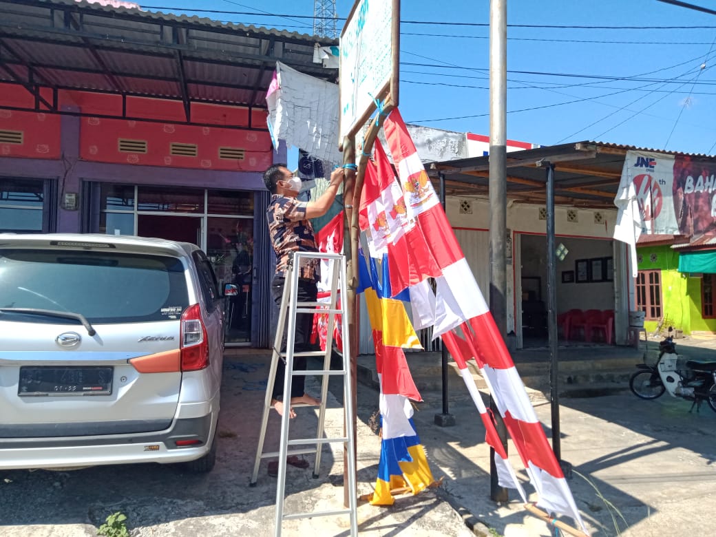 Menjelang HUT RI Penjual Bendera Sepi Pembeli