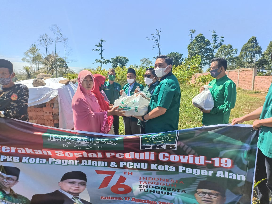 Peduli Covid-19, PKB Pagaralam Bagikan 400 Paket Sembako di HUT RI ke-76