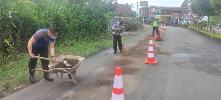 Akibat Tumpahan Solar, Sejumlah Kendaraan Alami Kecelakaan