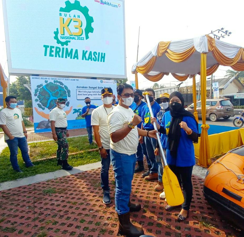 Gernas Bulan K3, PTBA Bersama Stakeholder Bersih-Bersih Lingkungan