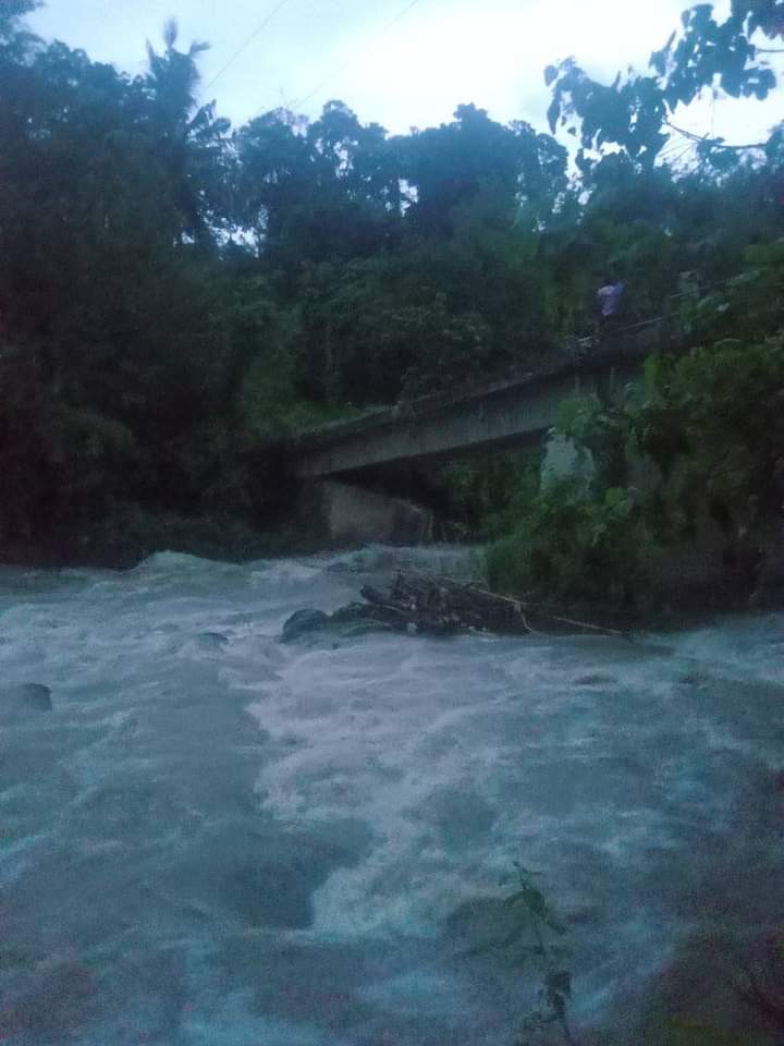 Jembatan Air Deras Terancam Ambruk