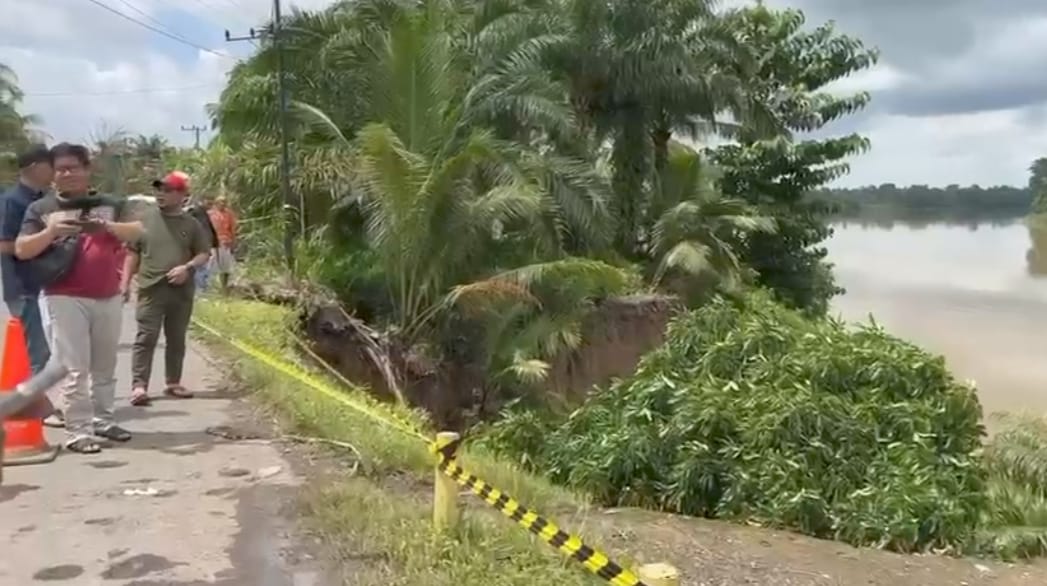 Malam Mencekam di Musi Banyuasin: Longsor di Bantaran Sungai Musi, Begini Respons Cepat Aparat