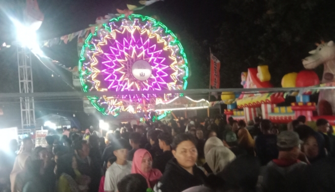 Pasar Malam di Pemkab Empat Lawang Saat Libur Cuti Bersama Padat Pengunjung Warga Senang Bisa Nikmati Wahana