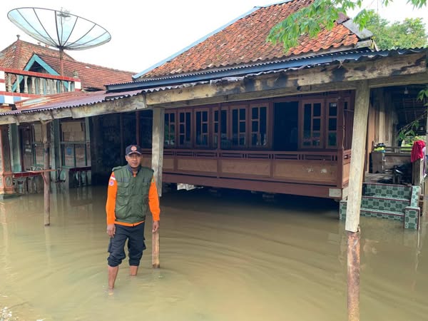 BPBD Muba Respons Cepat Atasi Banjir di Desa Kerta Jaya, Kondisi Mulai Membaik