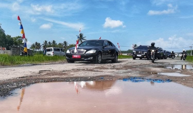 Soal Jalan Rusak di Lampung, Presiden: Jika Tak Memiliki Kemampuan Kementerian PU Akan Ambil Alih