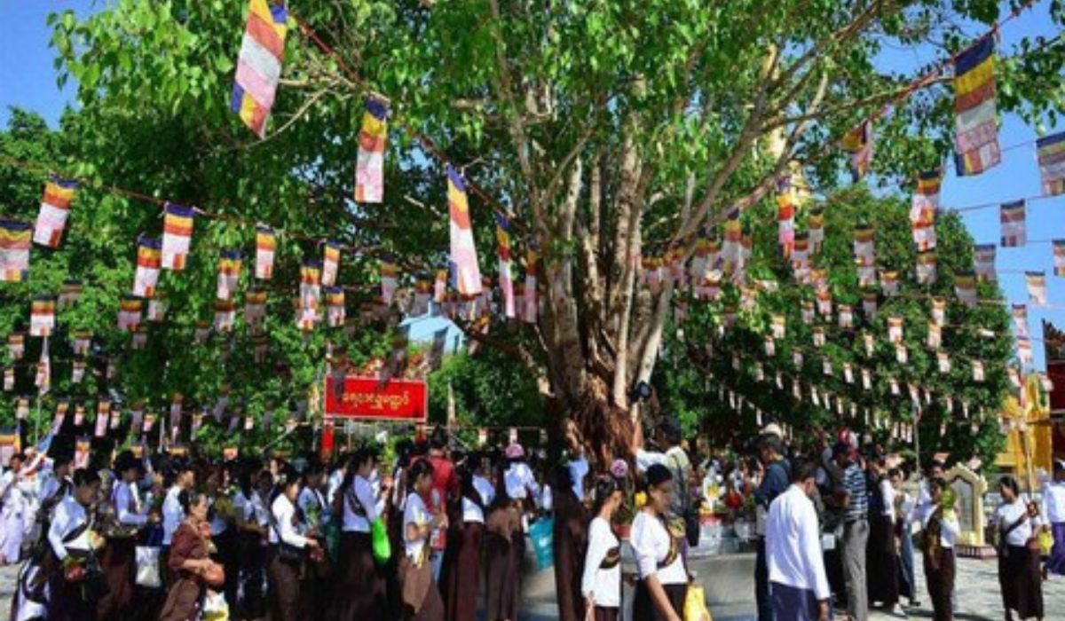 Merayakan Hari Buddha di Myanmar: Mengulij Tradisi dan Kebaikan Di Myanmar