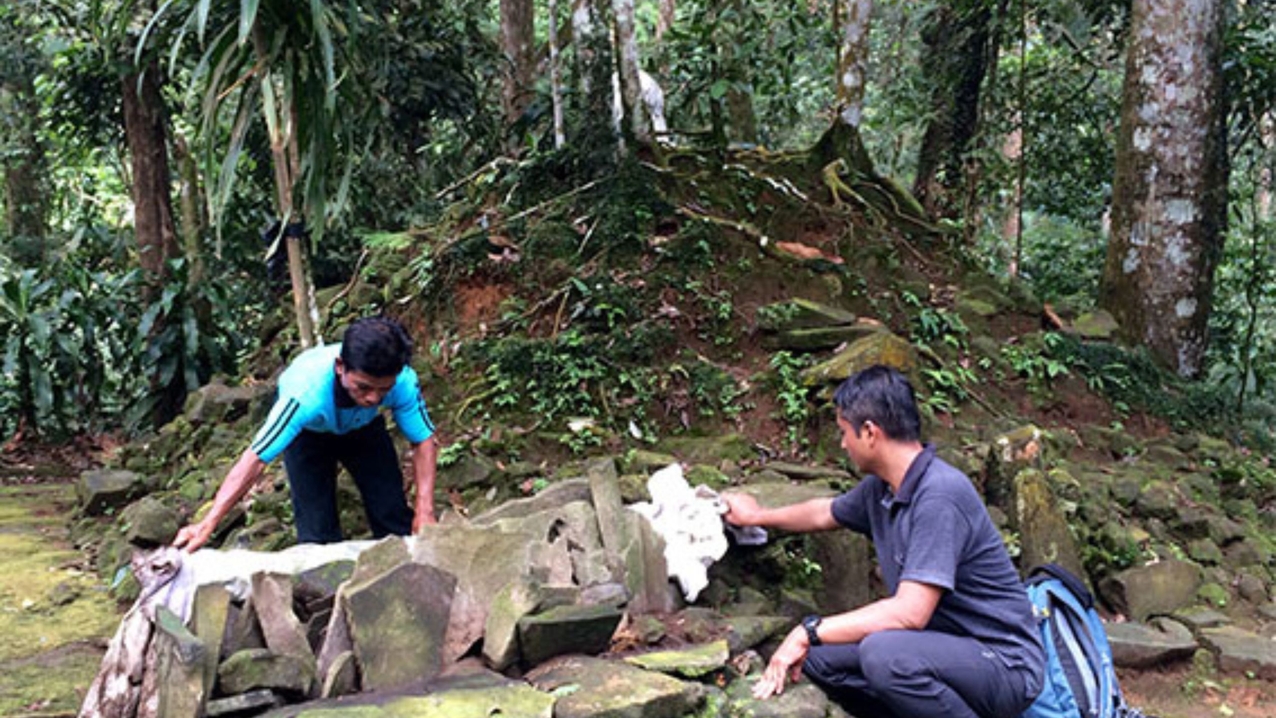 Penemuan Makam Kuno di Gunung Padang, Menyingkap Tabir Sejarah Masa Lalu, Semakin Banyak Misteri Terungkap