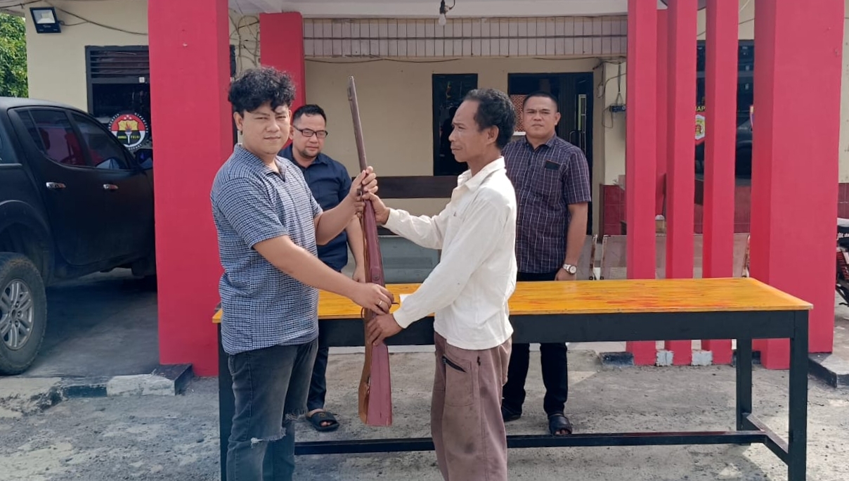 Polsek Tebing Tinggi Terima Penyerahan Senpi Rakitan dari Warga Lubuk Kelumpang dalam Operasi Senpi Musi 2025