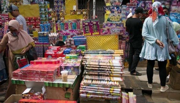 Pedagang Petasan Ramai di Bulan Ramadhan, Tradisi yang Terus Bertahan