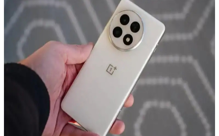 Premium Banget! OnePlus 13 Bawa 24GB RAM dan Tiga Kamera 50MP, Siap Libas Semua Lawan