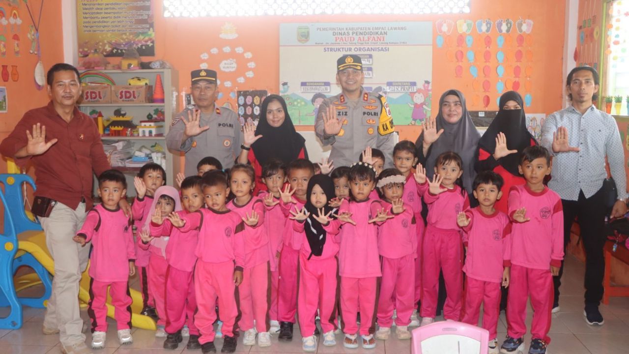 Kapolres Empat Lawang Pimpin Pemberian Makan Siang Sehat untuk Anak-anak TK Al Fanni,Berikan Nutrisi yang Baik