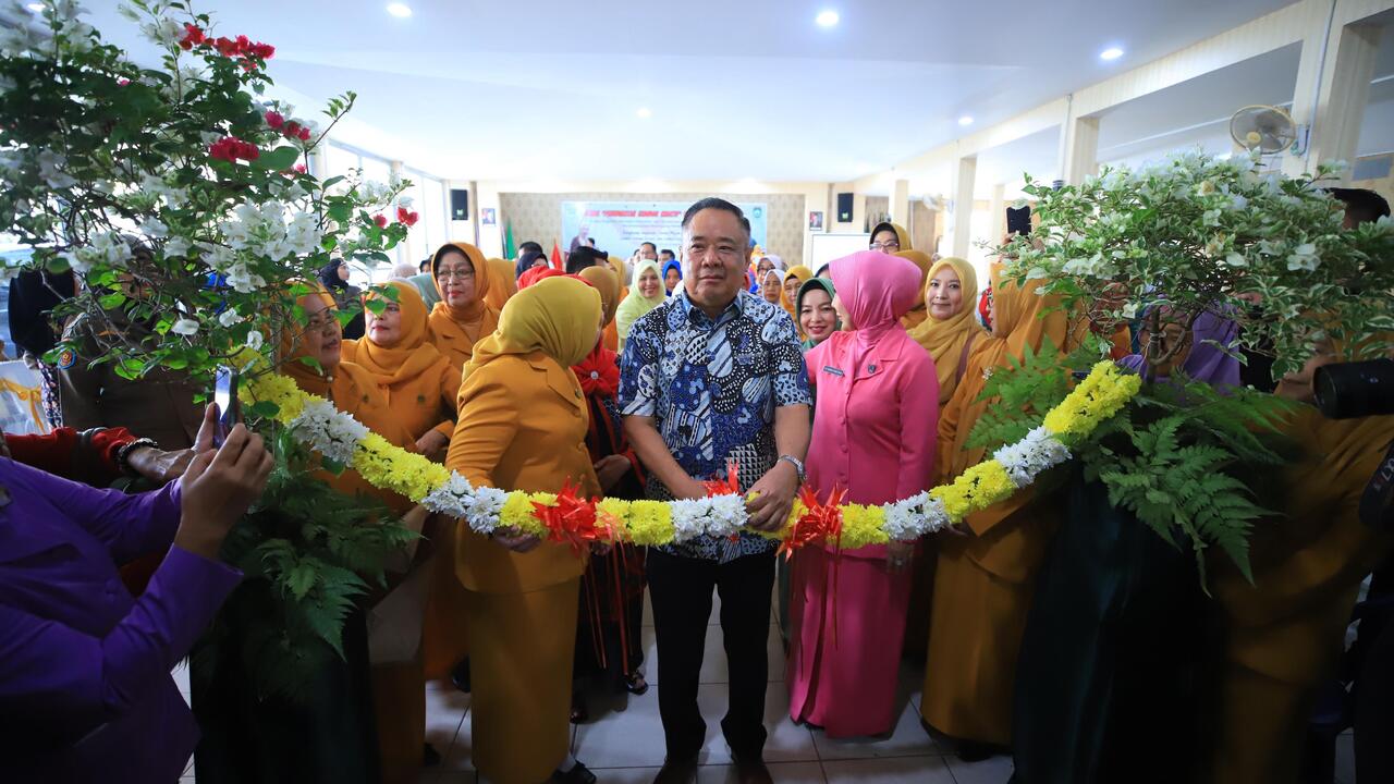 Dorong Ekonomi Kreatif, Wagub Cik Ujang Resmikan Bazar Kemerdekaan BKOW Sumsel