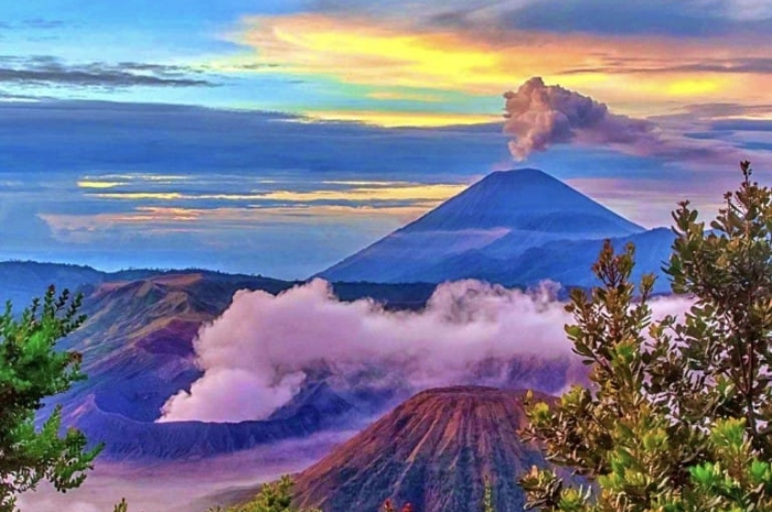 Nafas Bromo, Pertemuan Surreal dengan Kawah Vulkanik