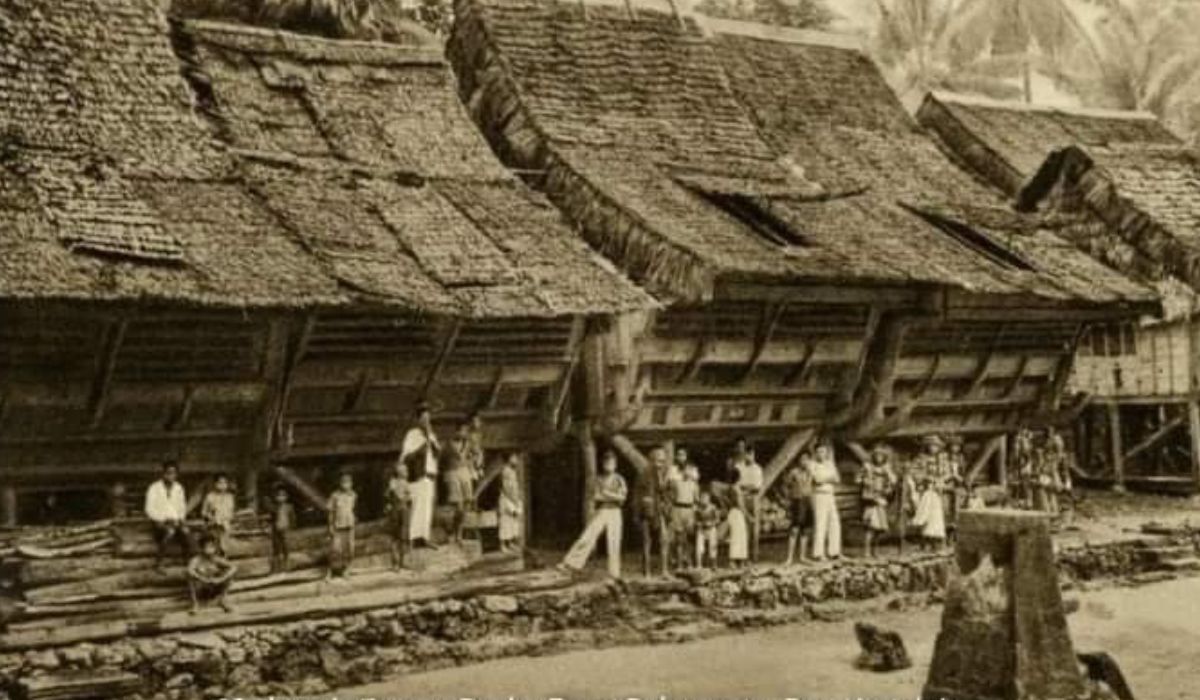 Potret Lawas 1910: Kekuatan Magis Lompat Batu Suku Nias