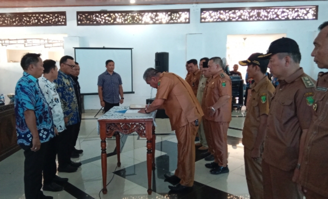 Bupati Empat Lawang Tekankan Integritas dan Keamanan Desa, Ratusan Kepala Desa Tanda Tangani Pakta Integritas