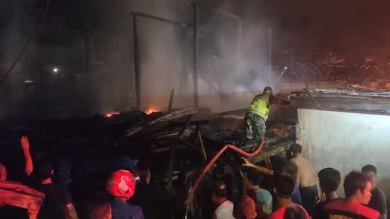 Dua Rumah Panggung di Saung Naga, Ludes Terbakar