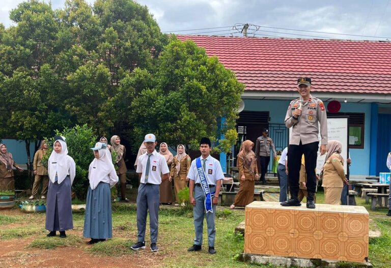 Sat Binmas Polres Empat Lawang, Mengikuti Upacara di SMAN 3