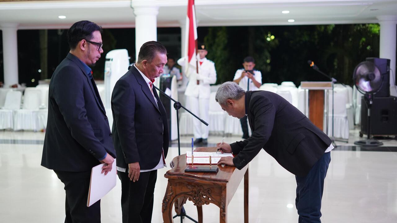 Wagub Sumsel Cik Ujang Kukuhkan Pengurus KONI Muara Enim 2025-2029, Dorong Profesionalisme dan Prestasi Atlet