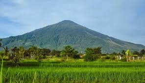 Membuka Tabir Sejarah dan Misteri Gunung Ciremai, Ada Apa Yah?