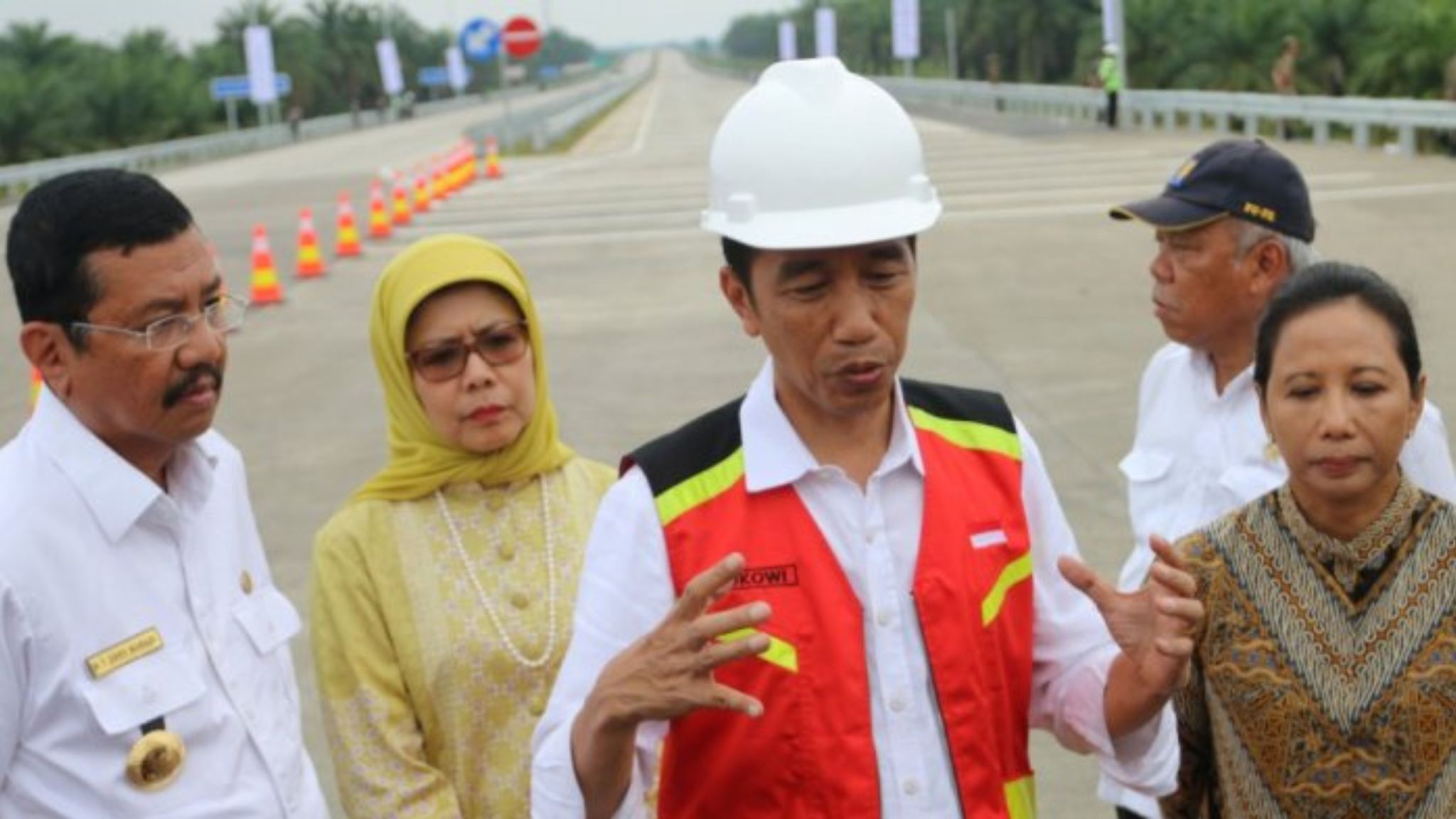 Jokowi Bandingkan Infrastruktur Jalan Tol dan Bendungan di Indonesia dan China: Perbedaan yang Signifikan