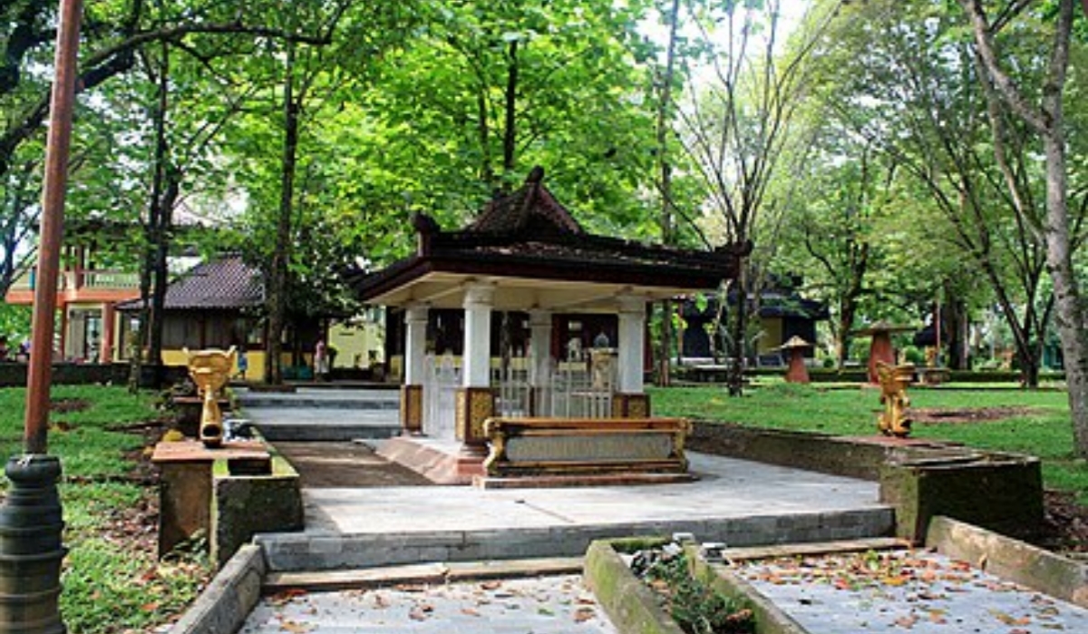 Makam Leluhur dengan Misteri Putri Kembang Dadar di Bukit Siguntang