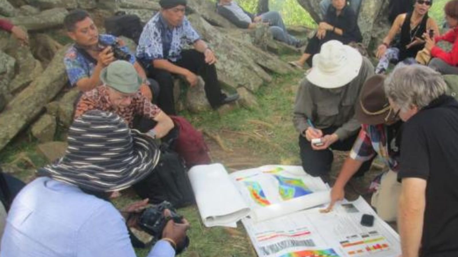 Gunung Padang: Piramida Tertua yang Dibuat Manusia, Ini Fakta Hasil Penelitiannya!