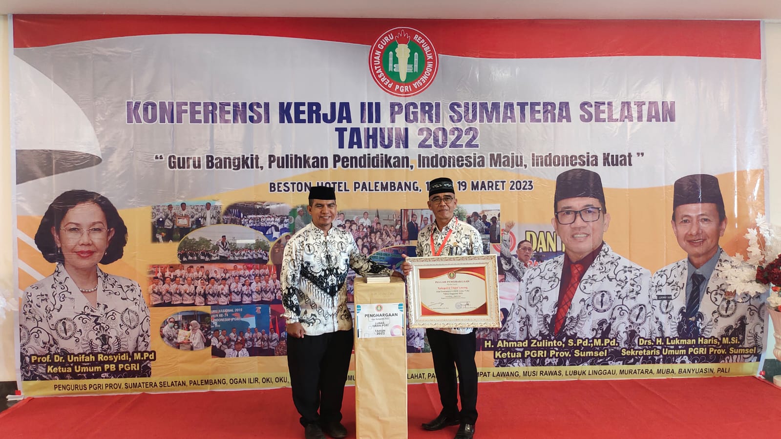 Lunas Iuran 2022, PGRI Empat Lawang Terima Penghargaan 